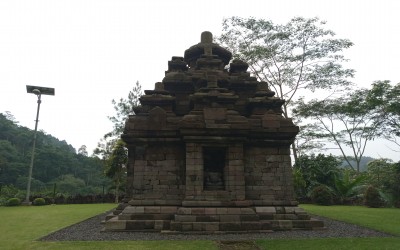 SEJARAH UNIK DI BALIK CANDI SELOGRIO